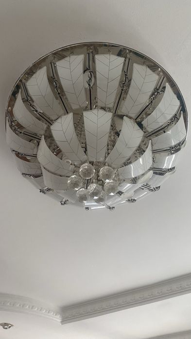 Продам стол и люстру