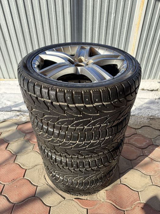 Продам диски с зимними шинами R20