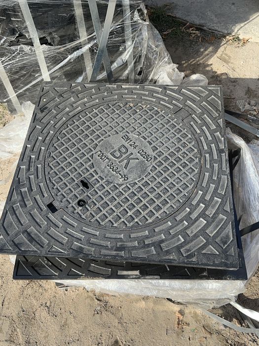 Люк чугунный квадратный