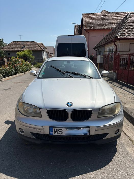 VAND BMW Seria 1 116i – 1.6 benzină – 2005 – 1.500€ usor negociabil