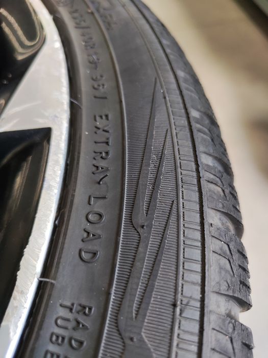 4 бр зимни 235/40/19 Hankook Дот 2020г
