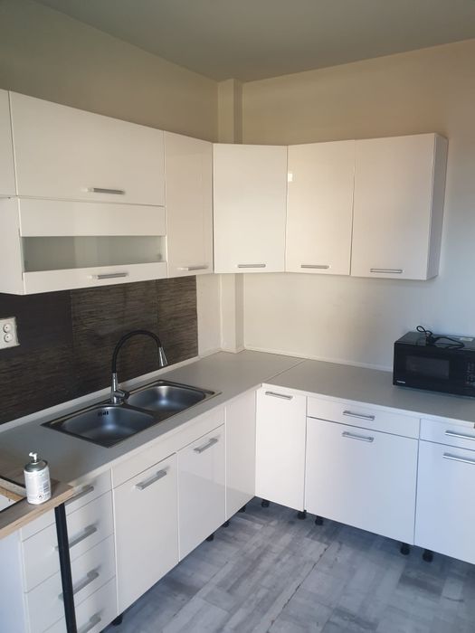 Inchiriez apt 3 cam, 80 MP cu gradina si 2 parcari