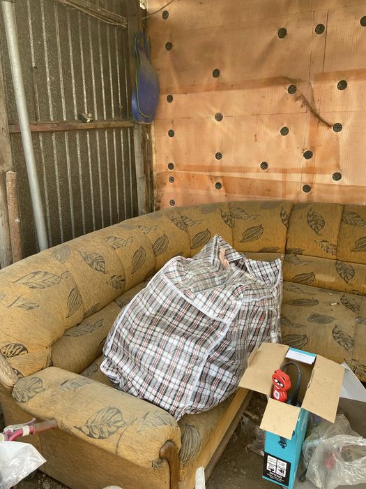 Отдам диван………..