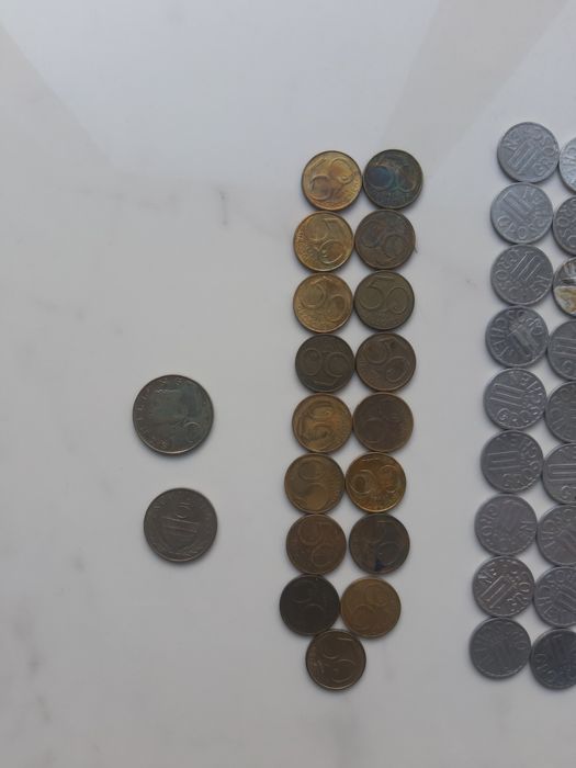 Vând 3 colecții de monede vechi