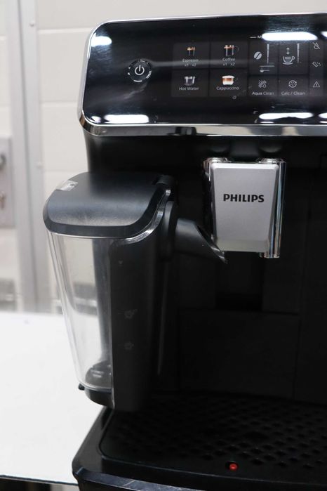 Кафеавтомат Philips Series 2300 LatteGo (EP2330/10), кафемашина с кана