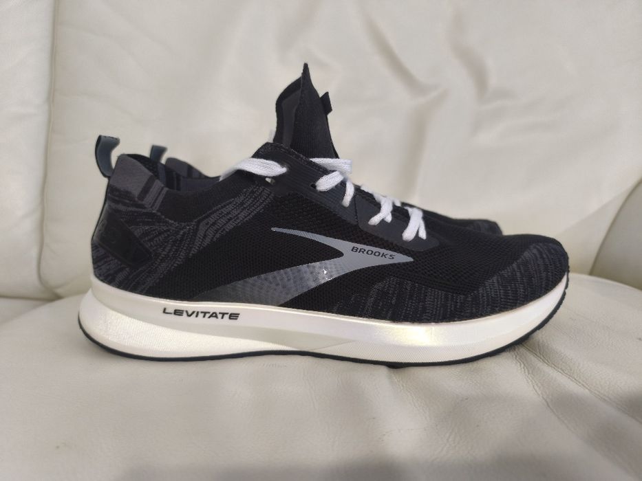 Adidas Nr 47 ½ Brooks Levitate 4 Asics Nike