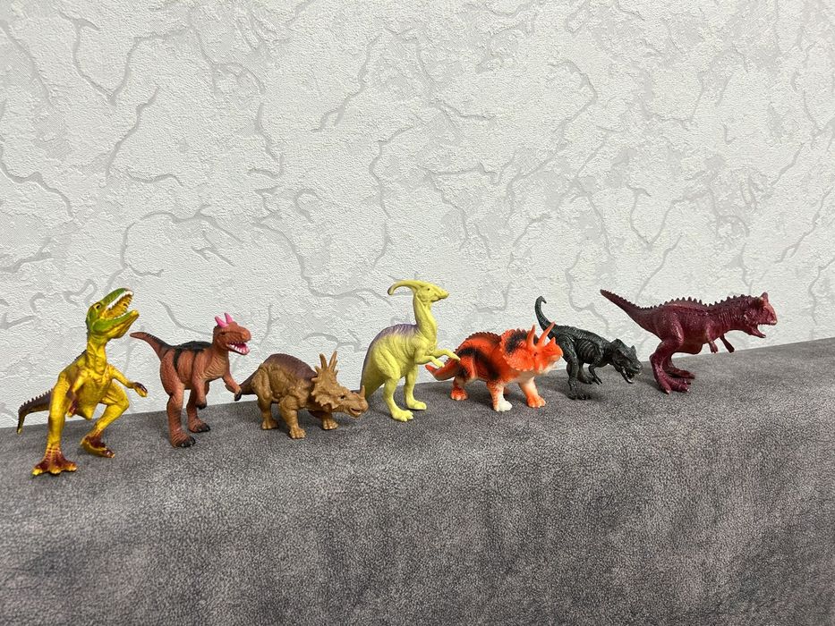 Продам игрушки динозавров