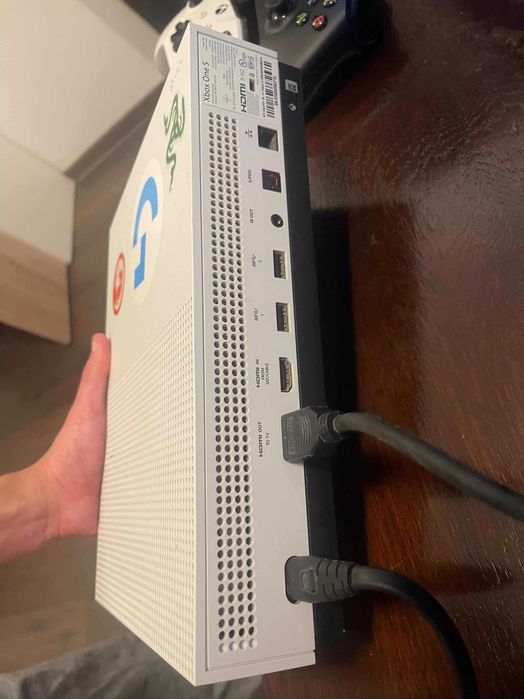 Xbox One S 500GB, 2 Controllere, Wireless USB Adapter, Constanța