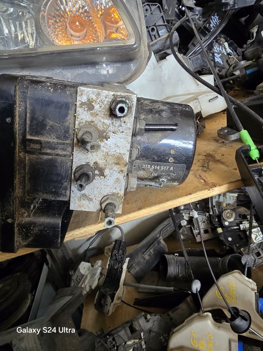 Unitate pompa ABS Skoda Superb 2 cod 3T0 614 517 sau 3T0 907 379 A