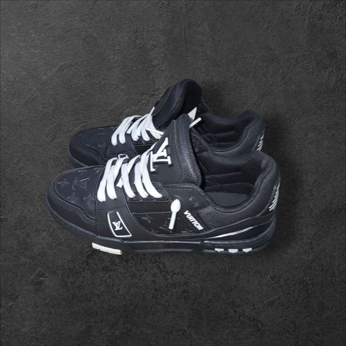 Adidași Louis vuitton