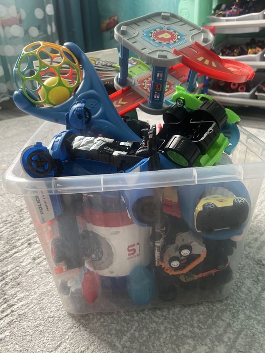 Контейнер с машинками