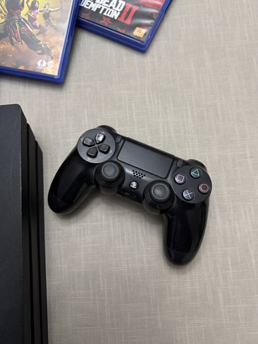 Ps4 pro perfect functional cu 13 jocuri și maneta
