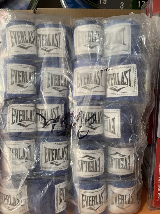 Боксерские перчатки.