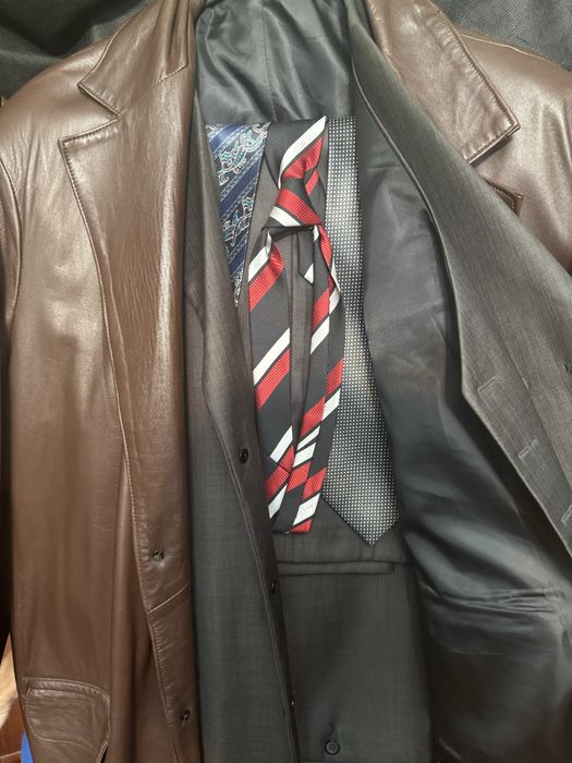 Продам костюм и куртку кожаную