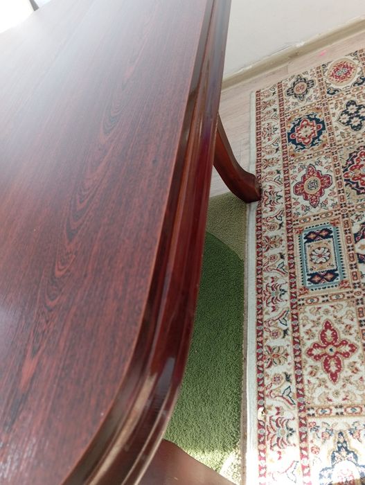 Шикарный стол в отличном состоянии