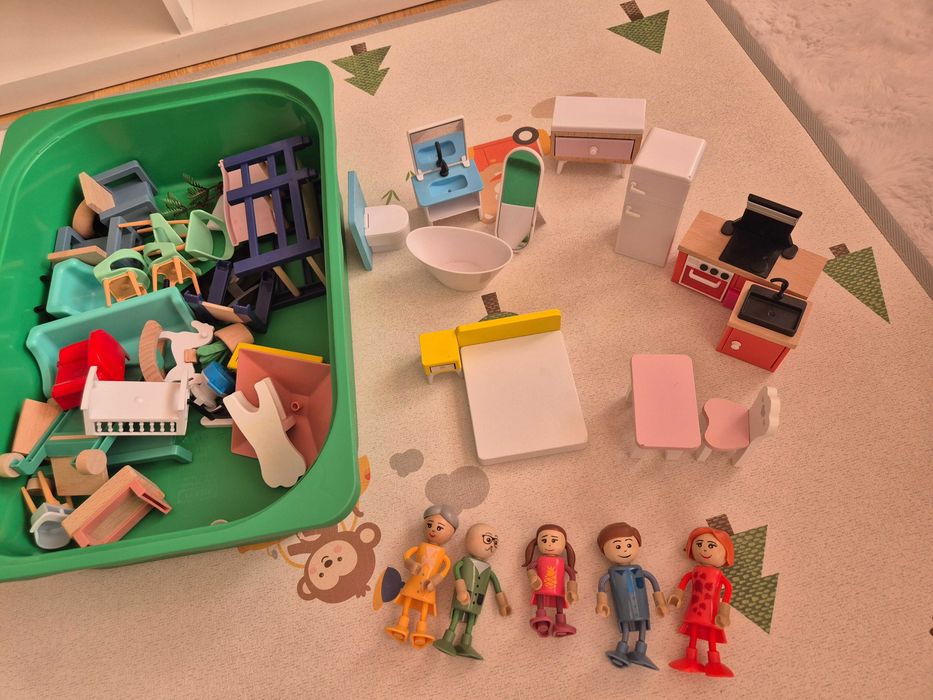 Обзавеждане на детска къща,кукли