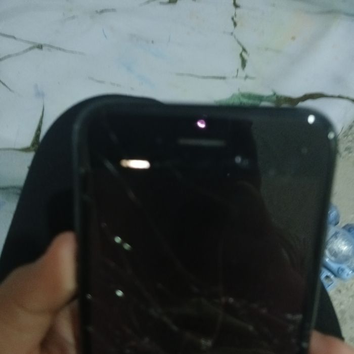 IPHONE.       SE