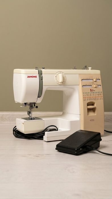 Швейная машинка "JANOME"