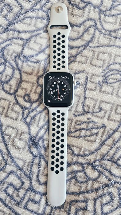 Продам Apple Watch Nike SE 44mm