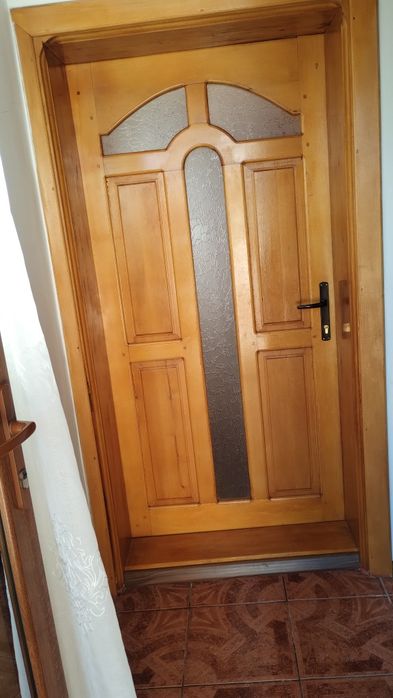 Uși de lemn masiv