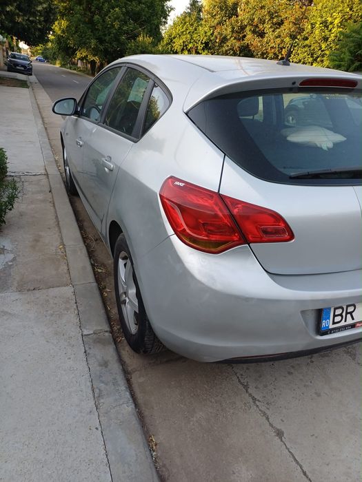 Opel Astra J Hatchback 2010 - Full Option