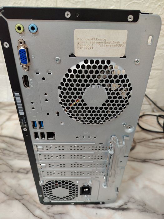 Компютър AMD Ryzen 5 5600G 16gb SSD Radeon ™ Graphics