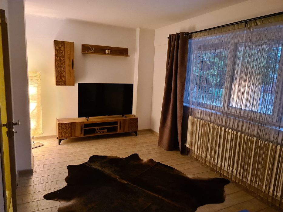 Apartament 2 camere decomandat .