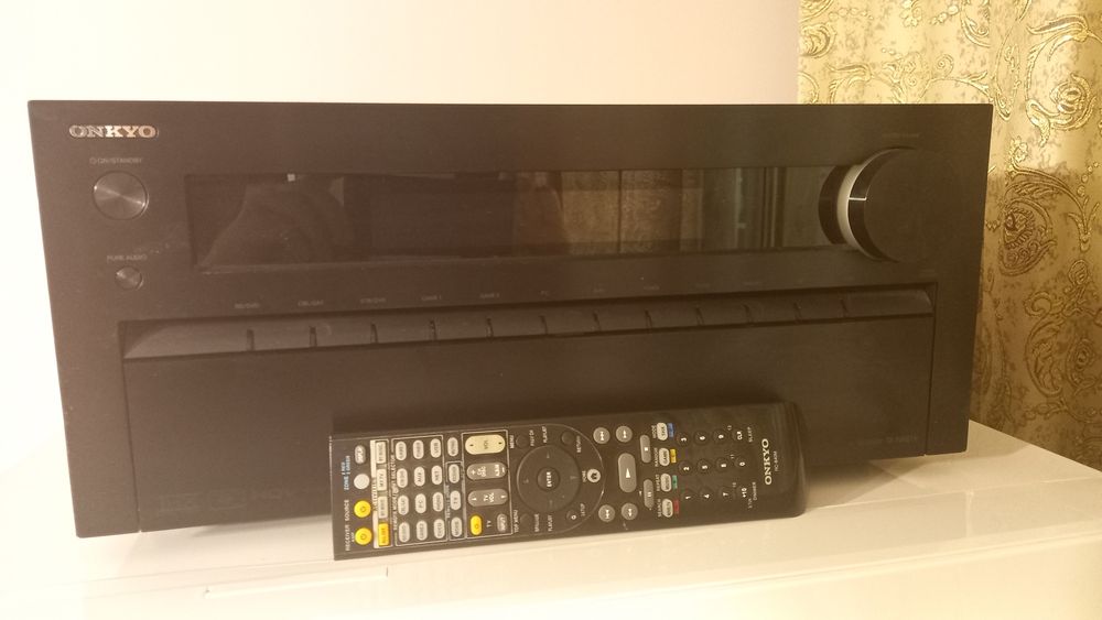 Vând receiver Onkyo 818