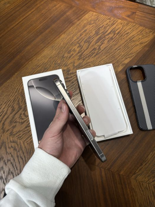 Iphone 16 pro max 256 gb срочно идеал