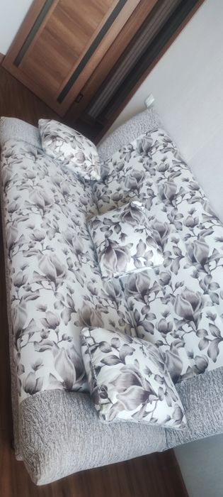 Продам диван 2-х местный