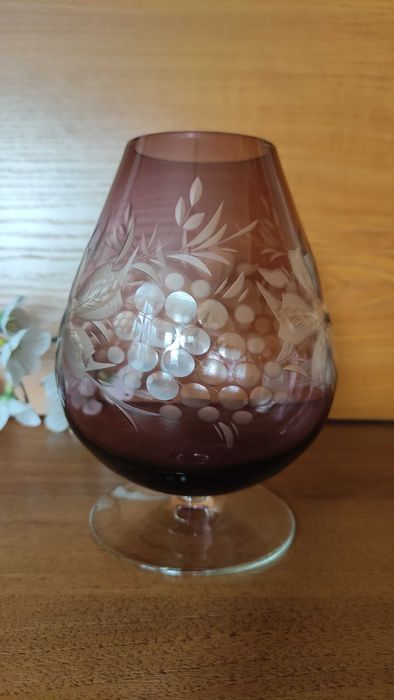 Голяма чаша за коняк от цветен кристал