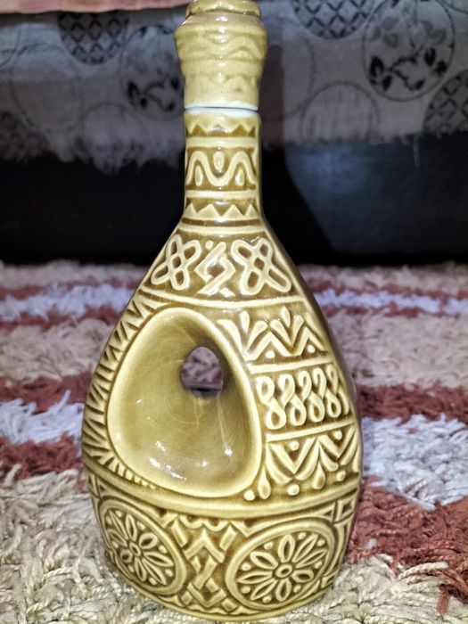 Vaze decorative și carafă de vin