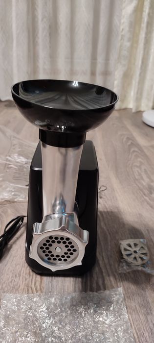 Электромясорубка новая