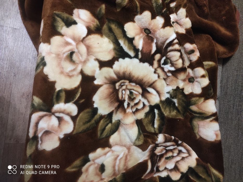 Плед  150 на 2 в отличном состоянии