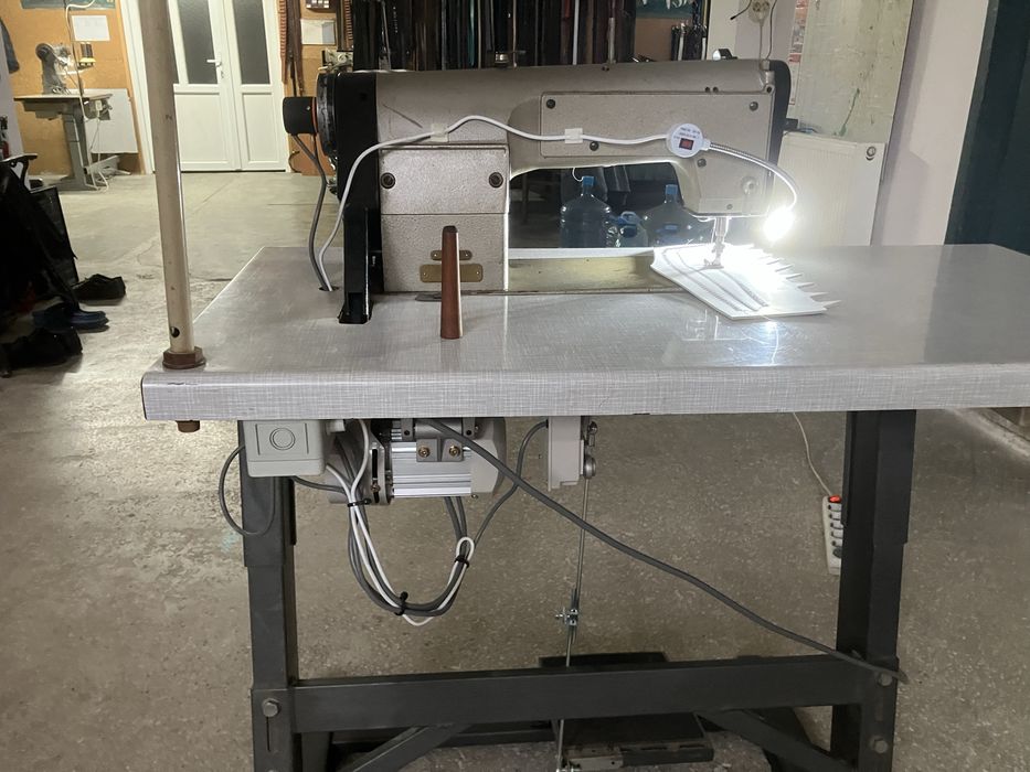 Vand doua masini de cusut 1 Adler si 1 Pfaff