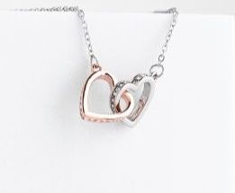 Сребърно колие с две сърца – чисто ново