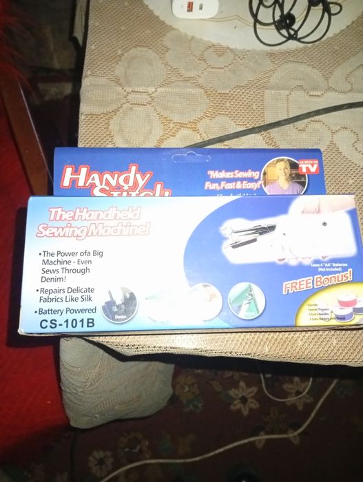 Vand mașină de cusut nouă  manuala