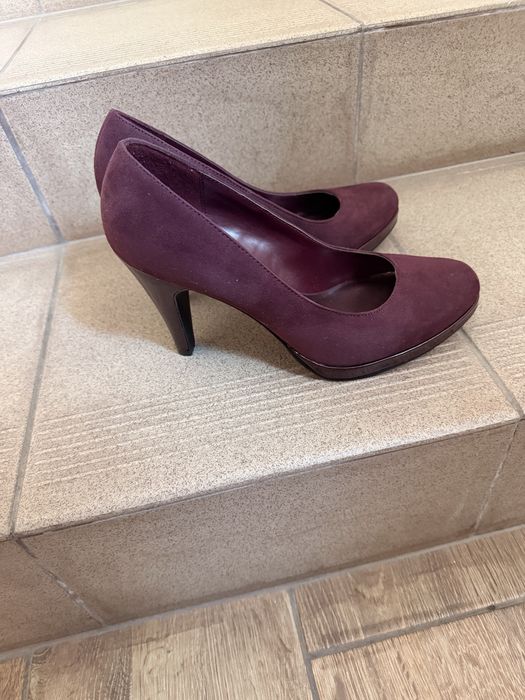 Pantofi burgundi noi