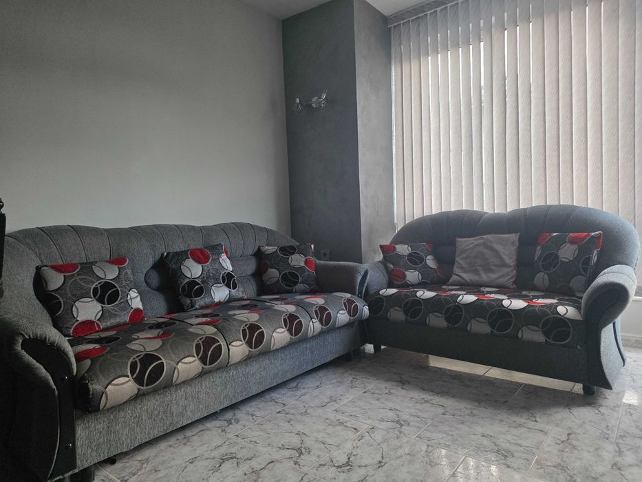 Маса с 6 стола от масив и холова гарнитура.