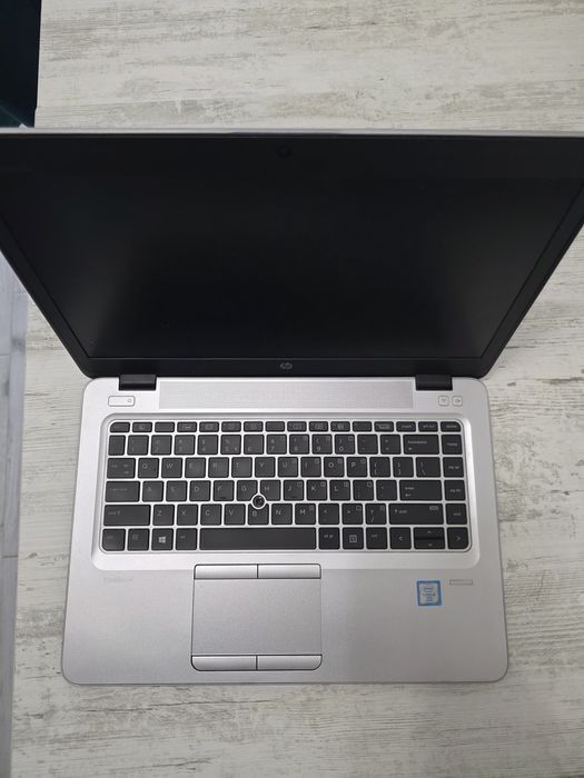 HP elitebook g3 i5 6300 8gb ram 256 gb ssd