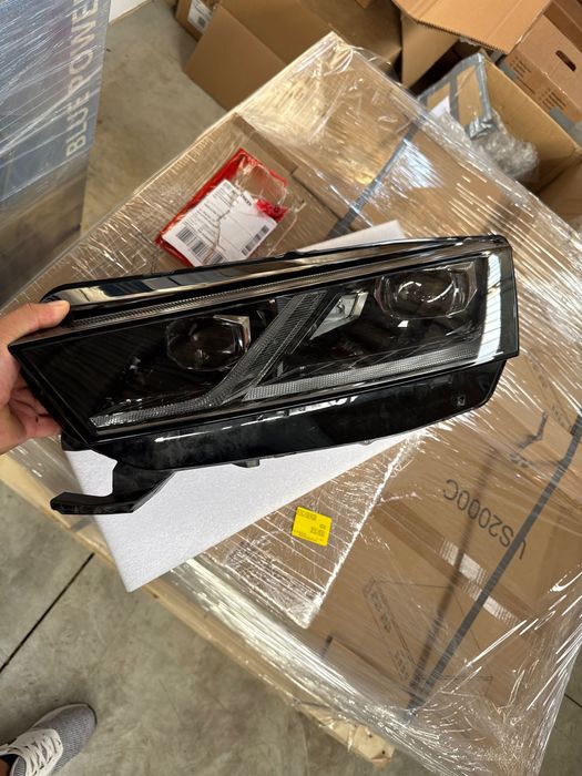 Фар за Шкода октавия и SCALA