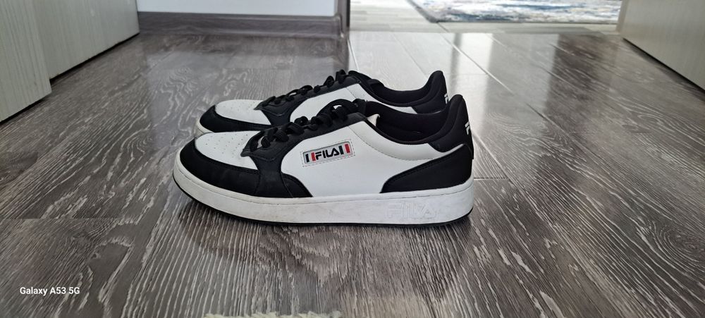 Adidași baieti  albi