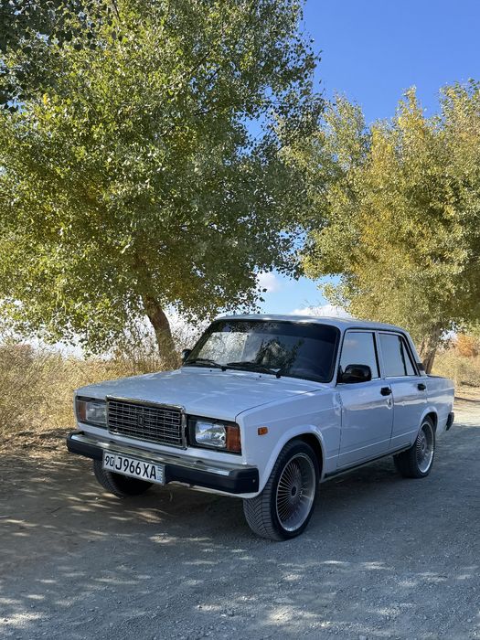 Vaz 2107 сотилади