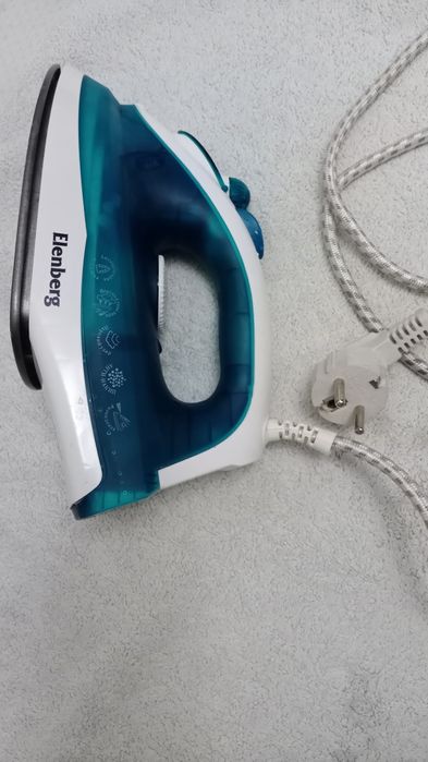 Утюг Elenberg IR-1800C синий