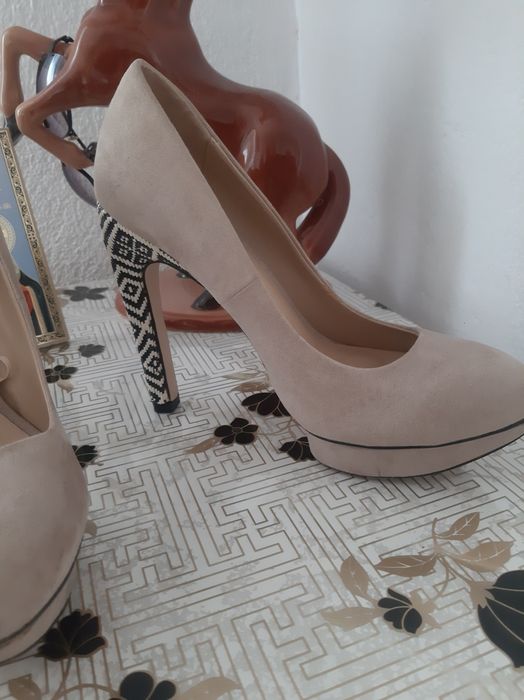 Vând pantofi zara  nr 36 37