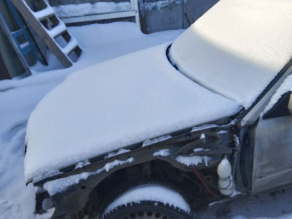 Продаёт Мерседес и ауди