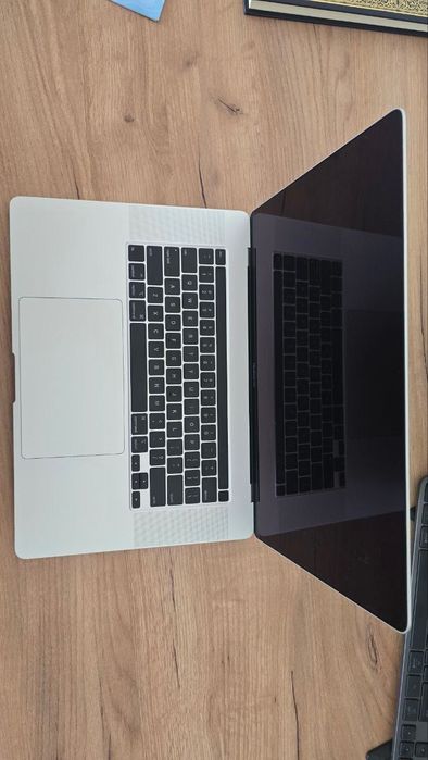 Apple MacBook Pro, 16", Intel Core i7, 2020