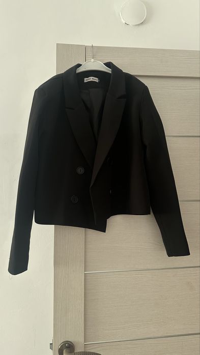 Стильный черный пиджак