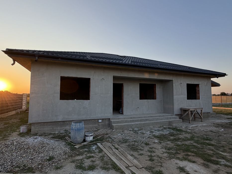Casa parter, 3 dormitoare, 2 bai, terasa, beci, camera tehnica
