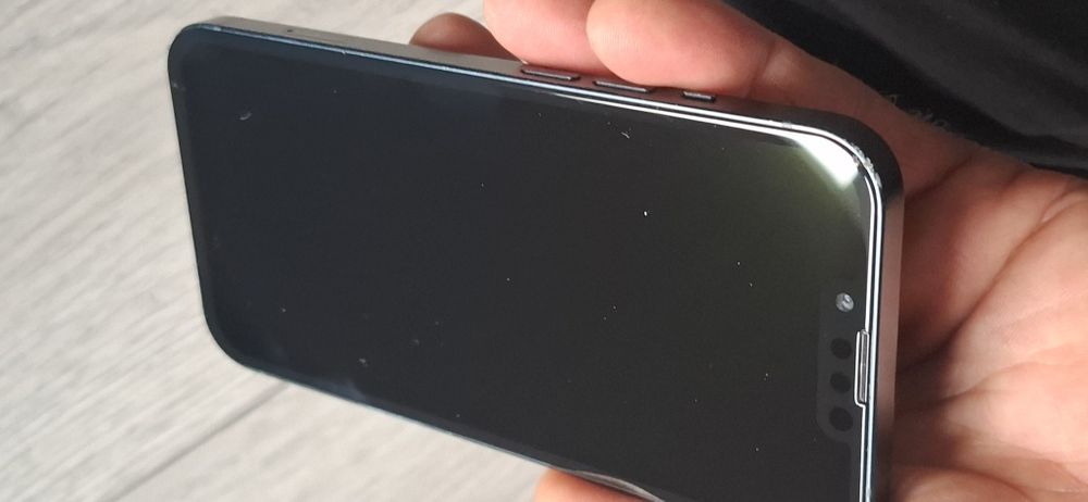 Vând iPhone 13 in stare buna